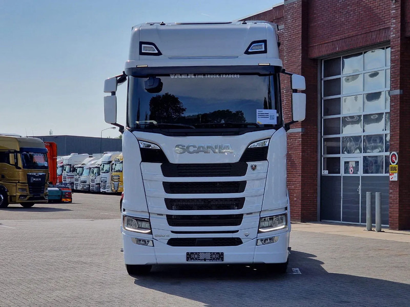 Scania 660S V8 NGS Highline 6x2/4 - New - Old dashboard - Full spec - Retarder - Night clima - Led - Leather - Navi - Tractor: foto 2 Scania 660S V8 NGS Highline 6x2/4 - New - Old dashboard - Full spec - Retarder - Night clima - Led - Leather - Navi - Tractor: foto 2