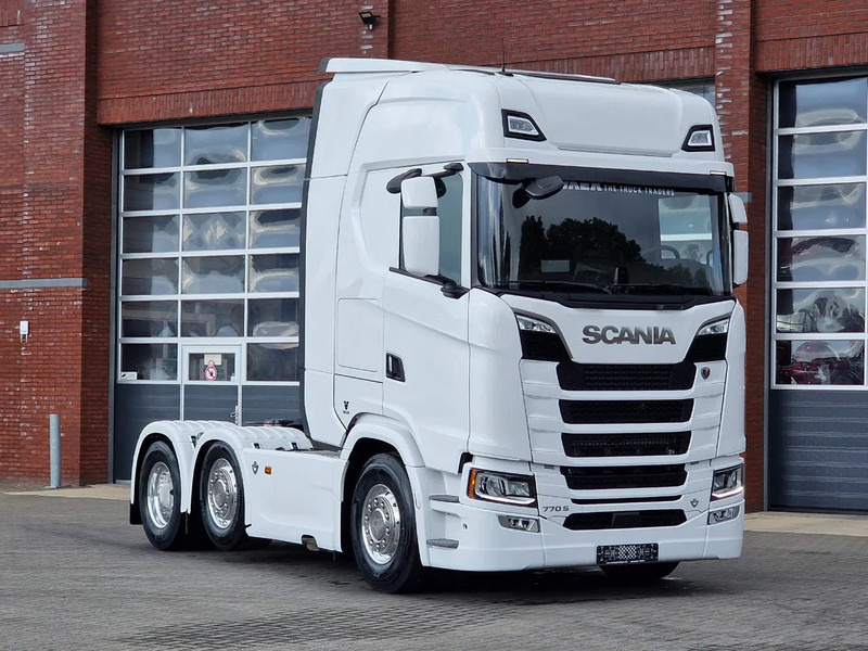 Scania 770S V8 NGS Highline 6x2/4 - New - Old dashboard - Full spec - Retarder - Night clima - Led - Leather - Navi - Tractor: foto 1 Scania 770S V8 NGS Highline 6x2/4 - New - Old dashboard - Full spec - Retarder - Night clima - Led - Leather - Navi - Tractor: foto 1