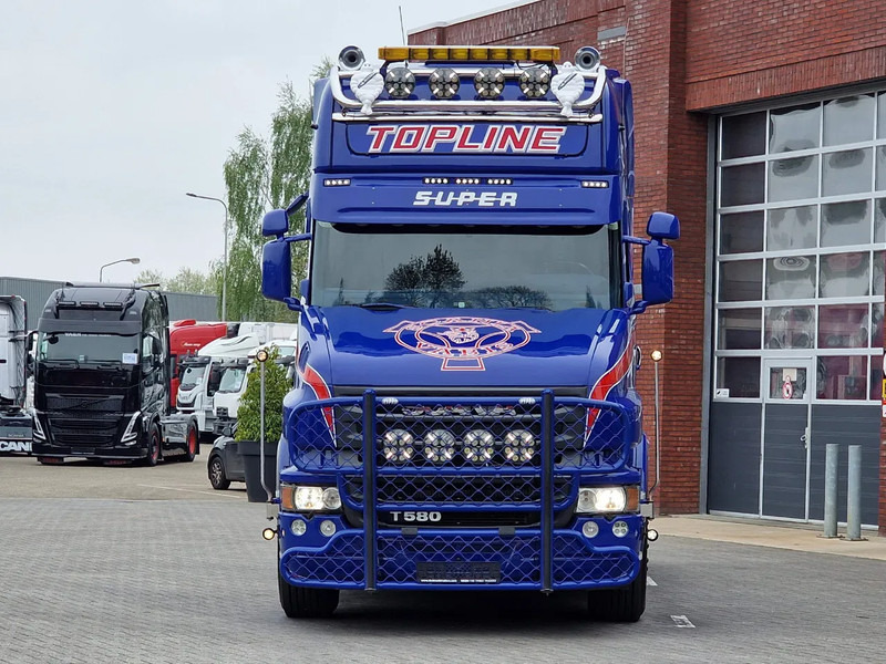 Scania T580 V8 Topline 6x2 - Original Scania Hauber / Torpedo - Manual gearbox - Show truck - Retarder - Tractor: foto 2 Scania T580 V8 Topline 6x2 - Original Scania Hauber / Torpedo - Manual gearbox - Show truck - Retarder - Tractor: foto 2