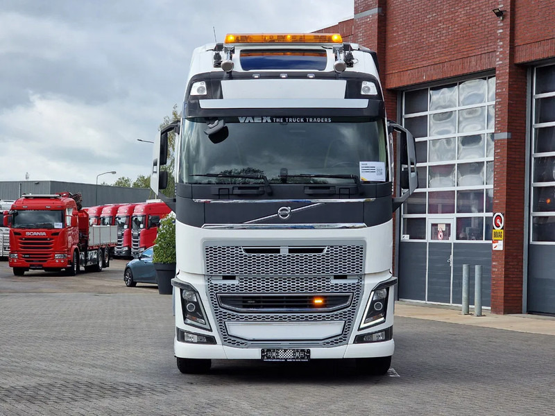 Volvo FH 16.750 Globetrotter XL 6x4 - Retarder - HUB Reduction - Low KM - Euro 5 - Tractor: foto 2 Volvo FH 16.750 Globetrotter XL 6x4 - Retarder - HUB Reduction - Low KM - Euro 5 - Tractor: foto 2
