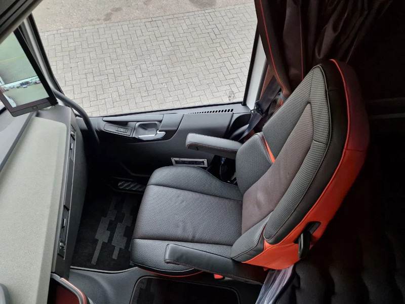 Tractor novo Volvo FH 16 780 Aero Globetrotter XL 4x2 - NEW - Full spec - Retarder - Full air - 2x tank: foto 17 Tractor novo Volvo FH 16 780 Aero Globetrotter XL 4x2 - NEW - Full spec - Retarder - Full air - 2x tank: foto 17