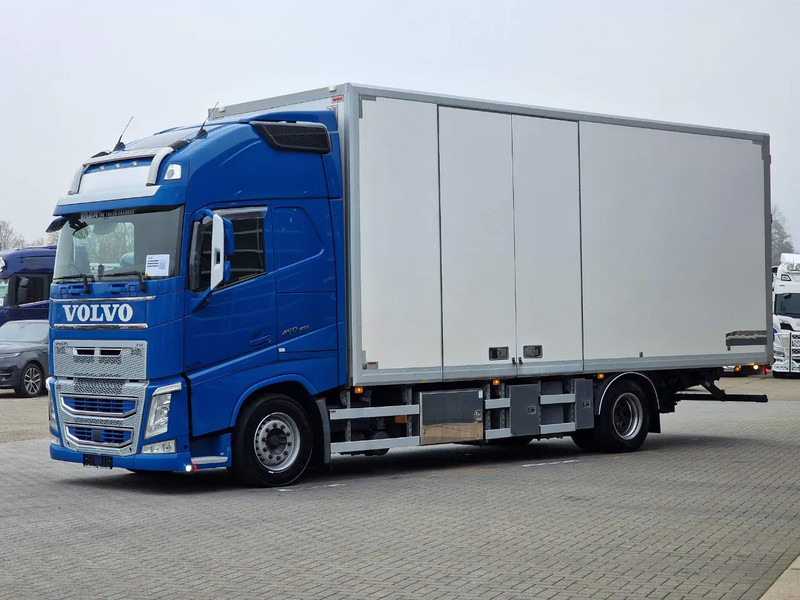 Volvo FH 13.460 Globetrotter XL 4x2 - Box with side doors - Manual gearbox - Full air - Camião furgão: foto 3 Volvo FH 13.460 Globetrotter XL 4x2 - Box with side doors - Manual gearbox - Full air - Camião furgão: foto 3