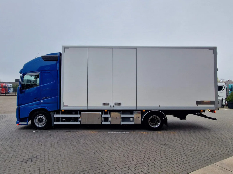 Volvo FH 13.460 Globetrotter XL 4x2 - Box with side doors - Manual gearbox - Full air - Camião furgão: foto 5 Volvo FH 13.460 Globetrotter XL 4x2 - Box with side doors - Manual gearbox - Full air - Camião furgão: foto 5