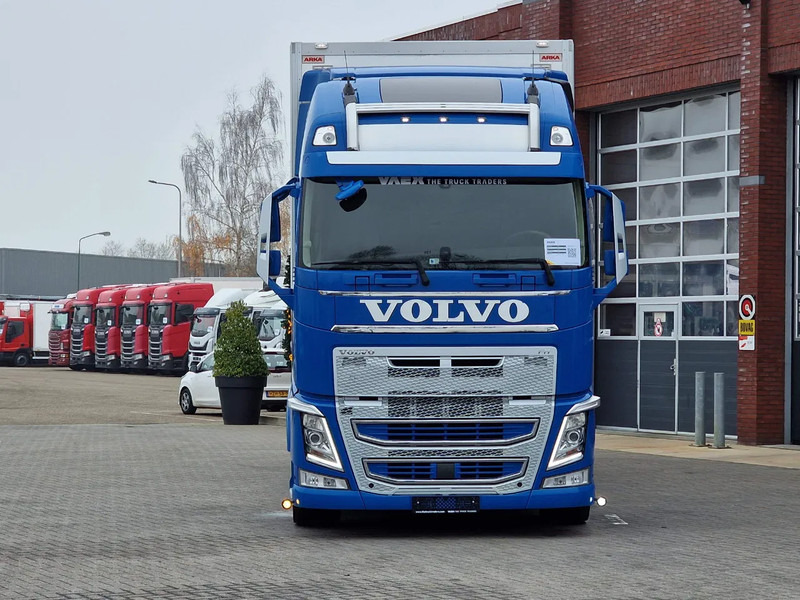 Volvo FH 13.460 Globetrotter XL 4x2 - Box with side doors - Manual gearbox - Full air - Camião furgão: foto 2 Volvo FH 13.460 Globetrotter XL 4x2 - Box with side doors - Manual gearbox - Full air - Camião furgão: foto 2