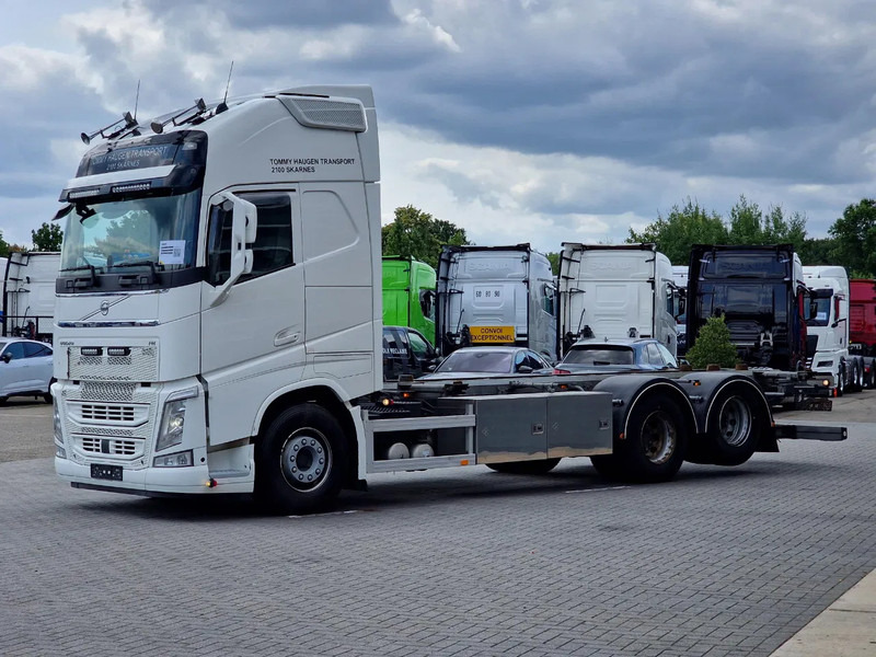 Volvo FH 13.500 Globetrotter XL 6x2 - BDF - Retarder - I parkcool - Full air - 4.90 WB - Camião transportador de contêineres/ Caixa móvel: foto 3 Volvo FH 13.500 Globetrotter XL 6x2 - BDF - Retarder - I parkcool - Full air - 4.90 WB - Camião transportador de contêineres/ Caixa móvel: foto 3