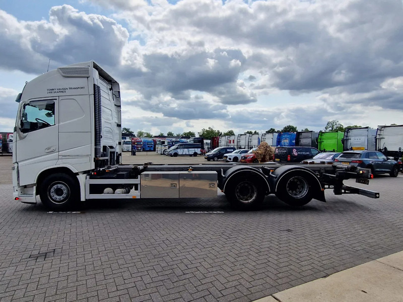 Volvo FH 13.500 Globetrotter XL 6x2 - BDF - Retarder - I parkcool - Full air - 4.90 WB - Camião transportador de contêineres/ Caixa móvel: foto 4 Volvo FH 13.500 Globetrotter XL 6x2 - BDF - Retarder - I parkcool - Full air - 4.90 WB - Camião transportador de contêineres/ Caixa móvel: foto 4