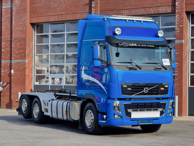 Volvo FH 16.700 Globetrotter 6x2*4 - Palfinger T20 Hook - Retarder - Steering axle - Camião polibenne: foto 3 Volvo FH 16.700 Globetrotter 6x2*4 - Palfinger T20 Hook - Retarder - Steering axle - Camião polibenne: foto 3