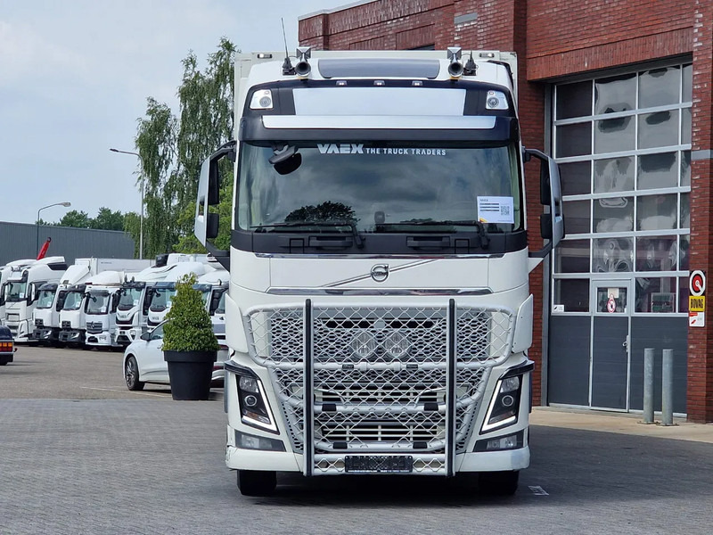Volvo FH 16.750 6x6/6x4 2 deck livestock - Full air - VEB + - Camião transporte de gado: foto 3 Volvo FH 16.750 6x6/6x4 2 deck livestock - Full air - VEB + - Camião transporte de gado: foto 3