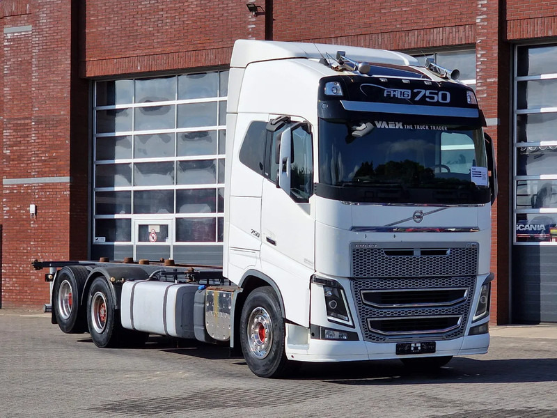 Volvo FH 16.750 Globetrotter 6x2 BDF - Retarder - HUB reduction - Euro 5 - 4.90 WB - Camião transportador de contêineres/ Caixa móvel: foto 1 Volvo FH 16.750 Globetrotter 6x2 BDF - Retarder - HUB reduction - Euro 5 - 4.90 WB - Camião transportador de contêineres/ Caixa móvel: foto 1