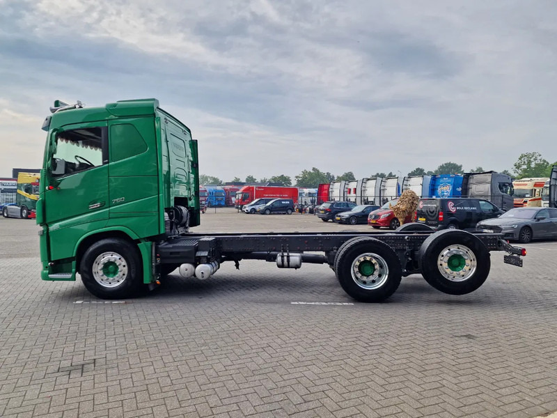 Volvo FH 16.750 Lowroof 6x2*4 - Chassis - 4.30 WB - Steering axle - Retarder - Custom interior - Camião chassi: foto 4 Volvo FH 16.750 Lowroof 6x2*4 - Chassis - 4.30 WB - Steering axle - Retarder - Custom interior - Camião chassi: foto 4