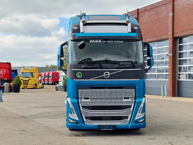 Volvo FH 500 4x2XL Cartransporter "Blyss" Low Kilometer!, in new condition! - Camião transporte de veículos: foto 3 Volvo FH 500 4x2XL Cartransporter "Blyss" Low Kilometer!, in new condition! - Camião transporte de veículos: foto 3