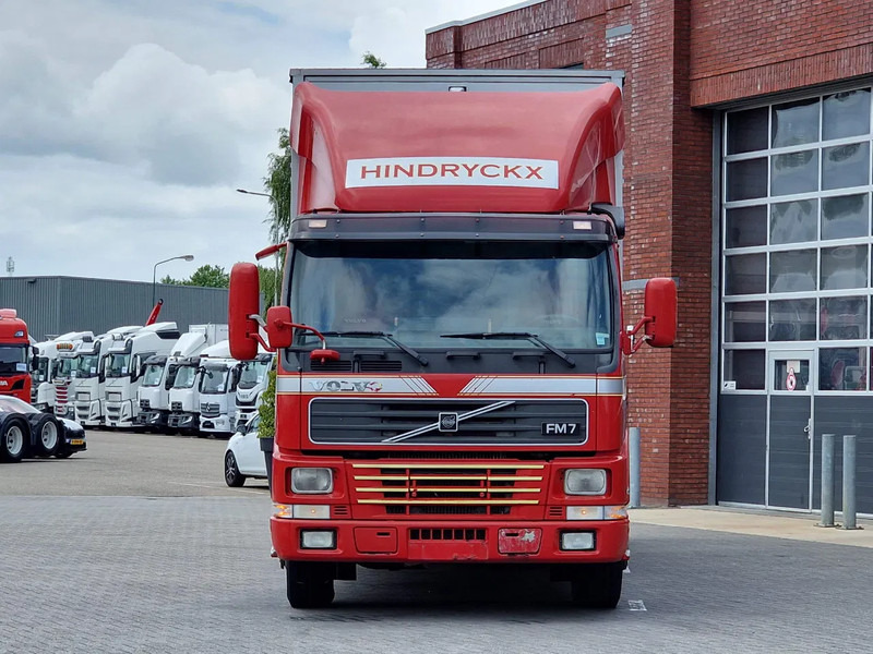 Volvo FM 250 4x- Livestock 2 deck - Lifting floors - Loadlift - Manual gearbox - Camião transporte de gado: foto 2 Volvo FM 250 4x- Livestock 2 deck - Lifting floors - Loadlift - Manual gearbox - Camião transporte de gado: foto 2