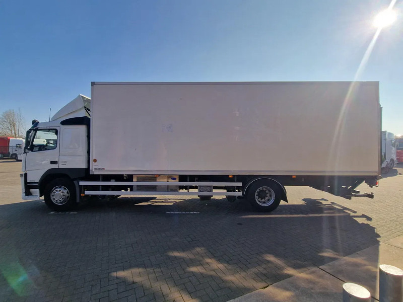 Volvo FM 330 4x2 - Carrier MT 18 Frigo - Loadlift - Full air - Sleepercab - Camião frigorífico: foto 4 Volvo FM 330 4x2 - Carrier MT 18 Frigo - Loadlift - Full air - Sleepercab - Camião frigorífico: foto 4