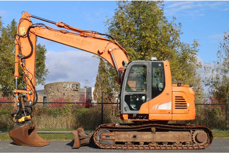 Doosan DX140LCR-3 | DX 140 LCR-3 | TILT ROTATOR | BUCKET | DOZERBLADE - Escavadora de rastos: foto 1 Doosan DX140LCR-3 | DX 140 LCR-3 | TILT ROTATOR | BUCKET | DOZERBLADE - Escavadora de rastos: foto 1