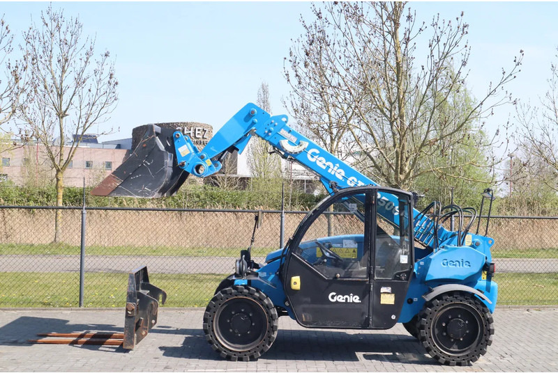 Genie GTH-2506 | FORKS | BUCKET | LOW HOURS - Empilhador telescópico: foto 1 Genie GTH-2506 | FORKS | BUCKET | LOW HOURS - Empilhador telescópico: foto 1