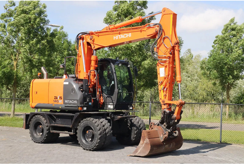 Hitachi ZX 140 W-5B | TILT QC | BUCKET | DOZER BLADE | DUTCH REG. - Escavadeira de rodas: foto 5 Hitachi ZX 140 W-5B | TILT QC | BUCKET | DOZER BLADE | DUTCH REG. - Escavadeira de rodas: foto 5