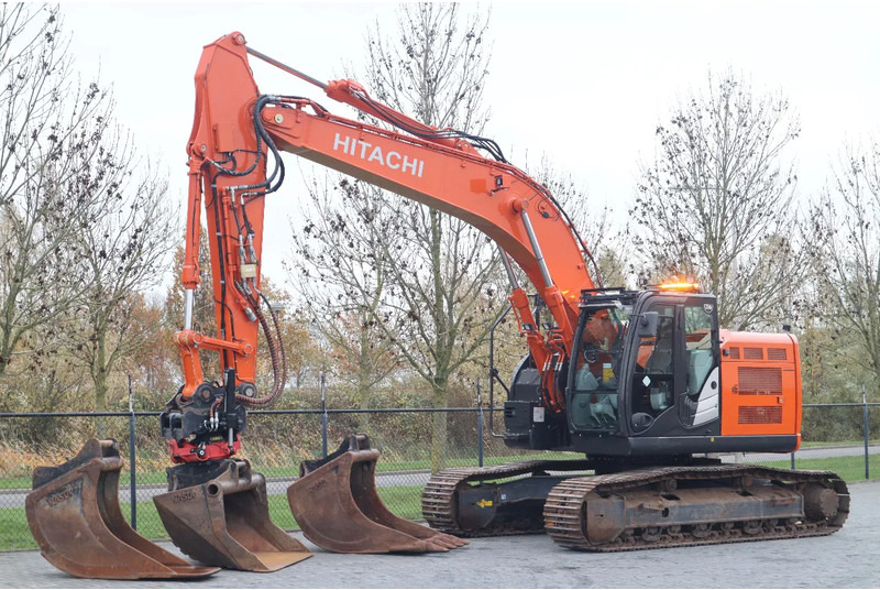 Hitachi ZX225 USRLC-6 | ROTOTILT | 3X BUCKET | TOPCON 3D MC GPS - Escavadora de rastos: foto 2 Hitachi ZX225 USRLC-6 | ROTOTILT | 3X BUCKET | TOPCON 3D MC GPS - Escavadora de rastos: foto 2