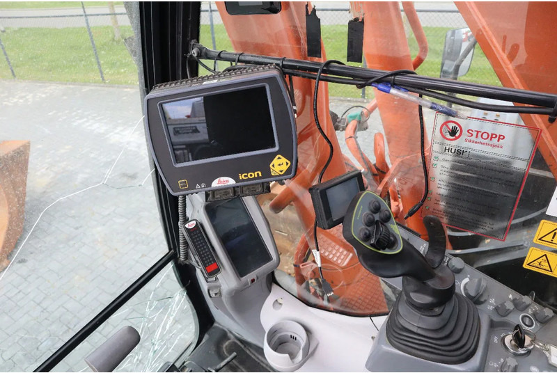 Escavadora de rastos Hitachi ZX300 LC-6 | ROTOTILT | BUCKET | GPS: foto 18