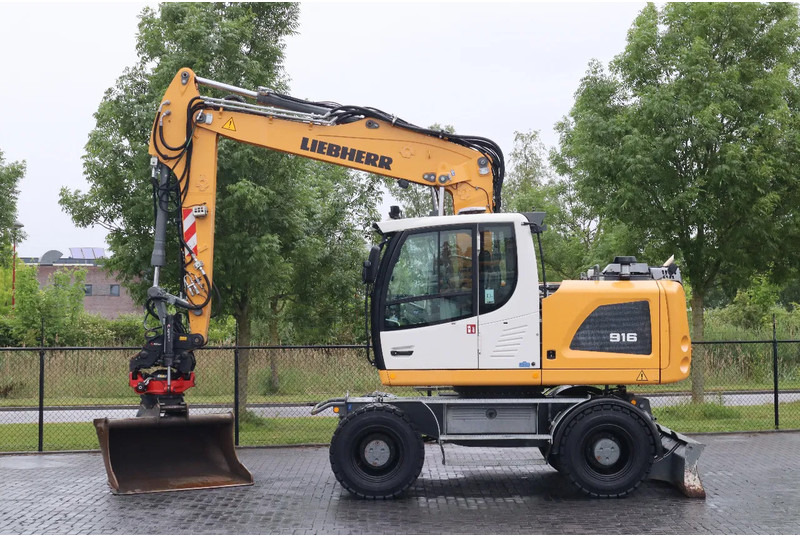 Liebherr A916 LITRONIC | ROTOTILT | BUCKET | DOZERBLADE - Escavadeira de rodas: foto 1 Liebherr A916 LITRONIC | ROTOTILT | BUCKET | DOZERBLADE - Escavadeira de rodas: foto 1