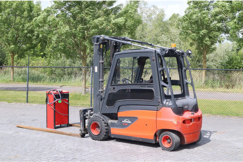 Linde E35 L-01 | DUPLEX | SIDESHIFT | POSITIONERS | LOW HOURS - Empilhadeira elétrica: foto 3 Linde E35 L-01 | DUPLEX | SIDESHIFT | POSITIONERS | LOW HOURS - Empilhadeira elétrica: foto 3