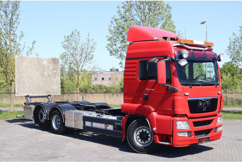 MAN TGS 26.360 | 6X2 | BDF | ONLY 80.000 KM! | EURO 5 - Camião transportador de contêineres/ Caixa móvel: foto 2 MAN TGS 26.360 | 6X2 | BDF | ONLY 80.000 KM! | EURO 5 - Camião transportador de contêineres/ Caixa móvel: foto 2