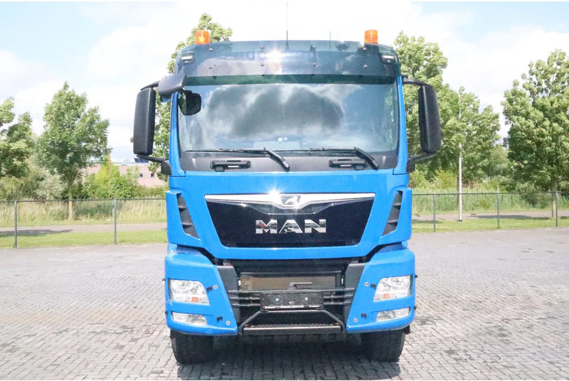 MAN TGS 35.500 | 8X4 | BIG AXLES | RETARDER | EURO 6 - Camião basculante: foto 2 MAN TGS 35.500 | 8X4 | BIG AXLES | RETARDER | EURO 6 - Camião basculante: foto 2