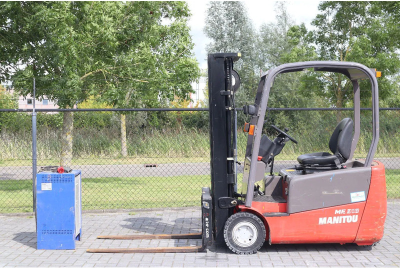 Manitou ME 318 | SIDESHIFT | FORK SPREADERS | TRIPLEX - Empilhadeira elétrica: foto 1 Manitou ME 318 | SIDESHIFT | FORK SPREADERS | TRIPLEX - Empilhadeira elétrica: foto 1