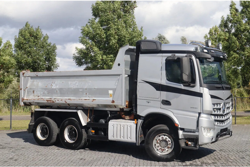 Mercedes-Benz Arocs 2651 | 6X4 | RETARDER | BIG AXLES | EURO 6 - Camião basculante: foto 3 Mercedes-Benz Arocs 2651 | 6X4 | RETARDER | BIG AXLES | EURO 6 - Camião basculante: foto 3