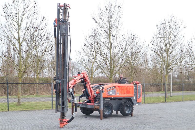 Sandvik COMMANDO DC130 Ri | SURFACE DRILLING RIG | REMOTE - Máquina de perfuração: foto 2 Sandvik COMMANDO DC130 Ri | SURFACE DRILLING RIG | REMOTE - Máquina de perfuração: foto 2