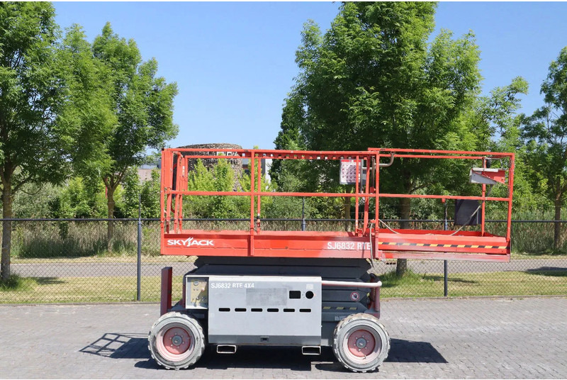 Skyjack SJ 6832 RTE | 12 METER | 454 KG - Plataforma de Tijera/ Plataforma de tesoura: foto 4 Skyjack SJ 6832 RTE | 12 METER | 454 KG - Plataforma de Tijera/ Plataforma de tesoura: foto 4