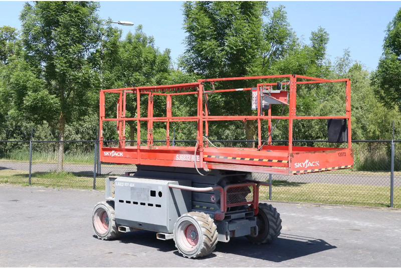 Skyjack SJ 6832 RTE | 12 METER | 454 KG - Plataforma de Tijera/ Plataforma de tesoura: foto 5 Skyjack SJ 6832 RTE | 12 METER | 454 KG - Plataforma de Tijera/ Plataforma de tesoura: foto 5