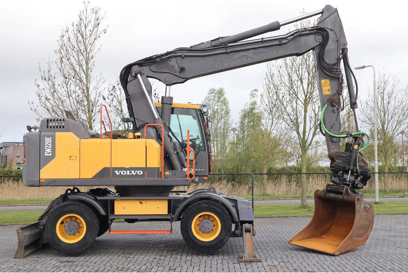 Volvo EW 220 E | TILTROTATOR | BUCKET | 2-PIECE | BSS - Escavadeira de rodas: foto 4 Volvo EW 220 E | TILTROTATOR | BUCKET | 2-PIECE | BSS - Escavadeira de rodas: foto 4