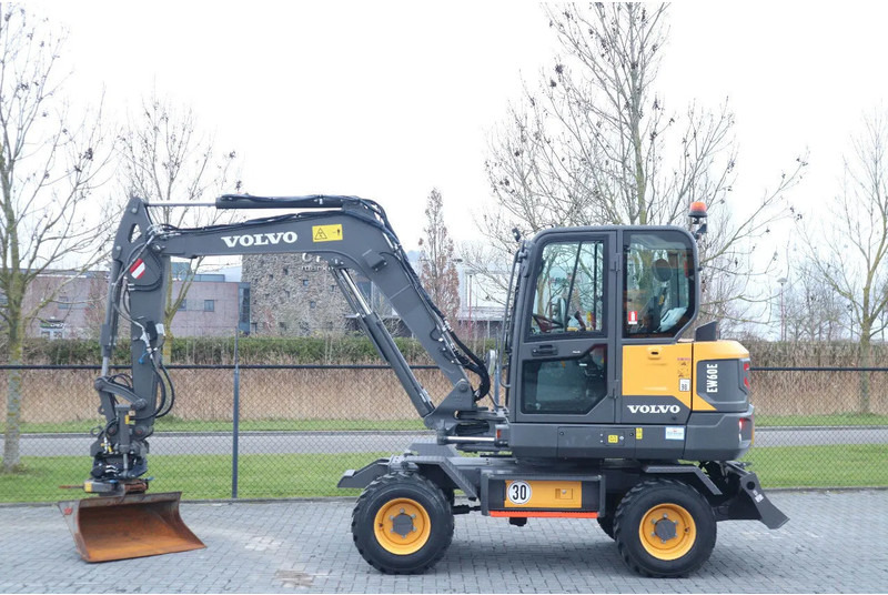 Volvo EW60E | DEMO | 30 KM/H | ROTOTILT + GRIPPER | BUCKET - Escavadeira de rodas: foto 1 Volvo EW60E | DEMO | 30 KM/H | ROTOTILT + GRIPPER | BUCKET - Escavadeira de rodas: foto 1