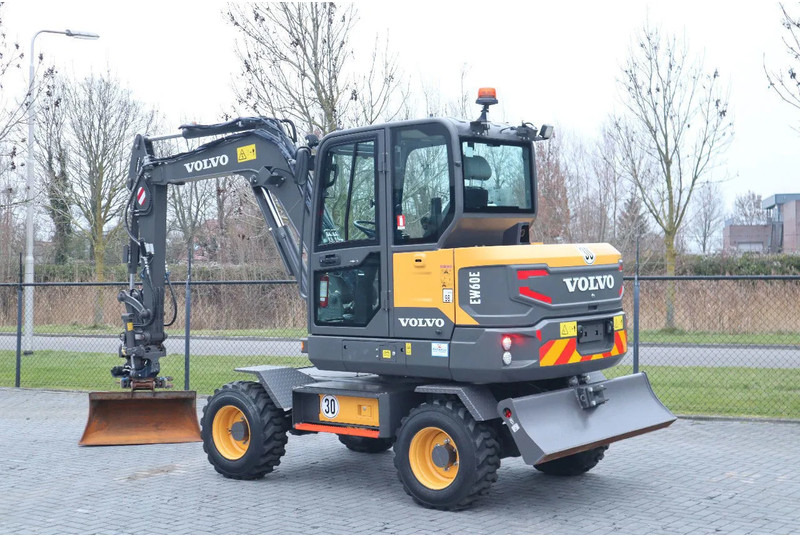 Volvo EW60E | DEMO | 30 KM/H | ROTOTILT + GRIPPER | BUCKET - Escavadeira de rodas: foto 3 Volvo EW60E | DEMO | 30 KM/H | ROTOTILT + GRIPPER | BUCKET - Escavadeira de rodas: foto 3