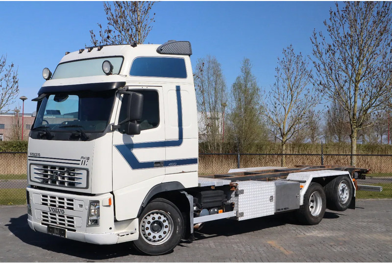 Volvo FH 460 | 6X2 | MANUAL | BDF | RETARDER | EURO 3 - Camião transportador de contêineres/ Caixa móvel: foto 1 Volvo FH 460 | 6X2 | MANUAL | BDF | RETARDER | EURO 3 - Camião transportador de contêineres/ Caixa móvel: foto 1