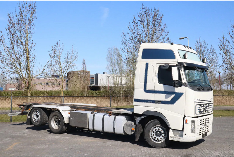 Volvo FH 460 | 6X2 | MANUAL | BDF | RETARDER | EURO 3 - Camião transportador de contêineres/ Caixa móvel: foto 3 Volvo FH 460 | 6X2 | MANUAL | BDF | RETARDER | EURO 3 - Camião transportador de contêineres/ Caixa móvel: foto 3