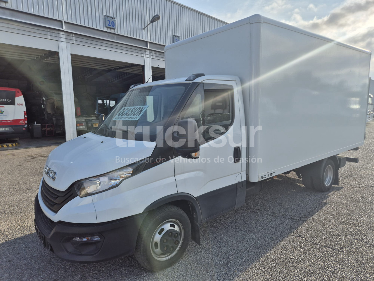IVECO DAILY 35C16H - Carrinha de contentor: foto 1 IVECO DAILY 35C16H - Carrinha de contentor: foto 1