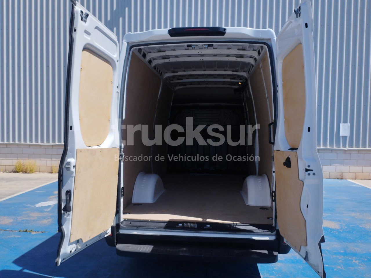 IVECO DAILY 35S16 F 12M3 - Carrinha de contentor: foto 5 IVECO DAILY 35S16 F 12M3 - Carrinha de contentor: foto 5