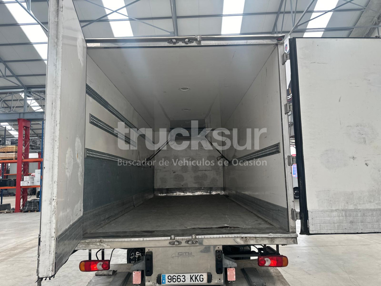 RENAULT D 12.210 - Camião frigorífico: foto 5 RENAULT D 12.210 - Camião frigorífico: foto 5