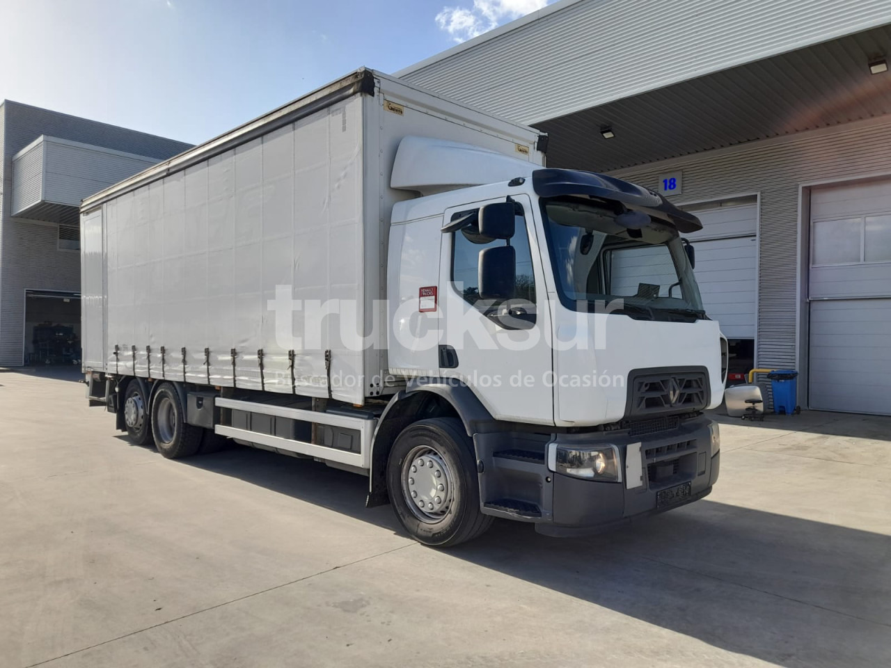 RENAULT D320.26 ejes 6x2*4 - Camião de lona: foto 2 RENAULT D320.26 ejes 6x2*4 - Camião de lona: foto 2