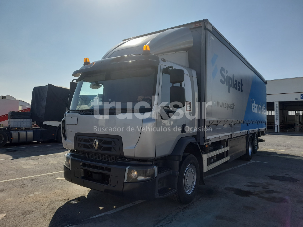 RENAULT D320.26 ejes 6x2*4 - Camião de lona: foto 2 RENAULT D320.26 ejes 6x2*4 - Camião de lona: foto 2