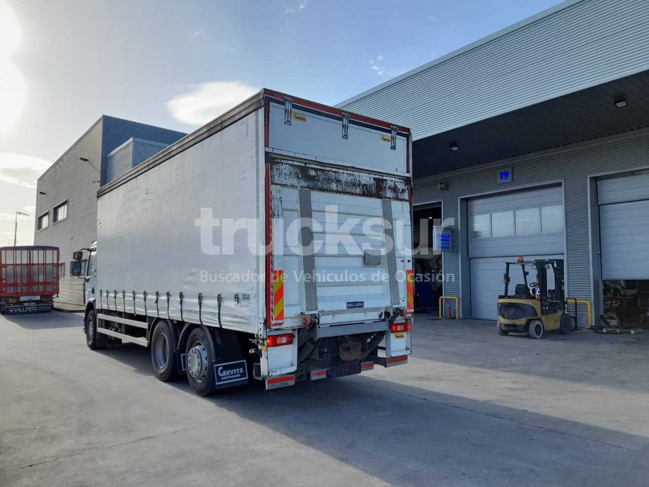 RENAULT D320 ejes 6x2*4 - Camião de lona: foto 4 RENAULT D320 ejes 6x2*4 - Camião de lona: foto 4