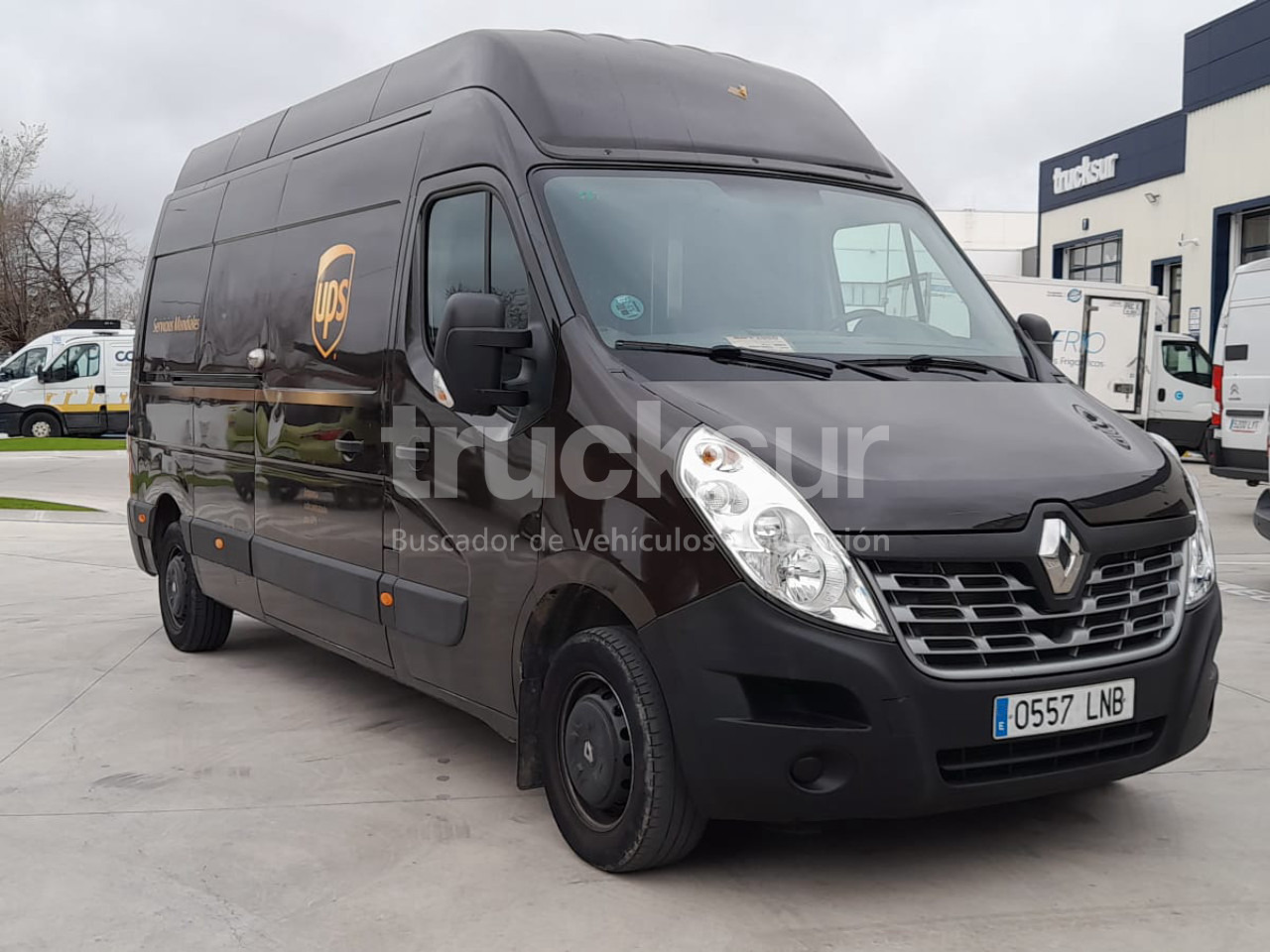 RENAULT MASTER 150.35 - Carrinha de contentor: foto 2 RENAULT MASTER 150.35 - Carrinha de contentor: foto 2