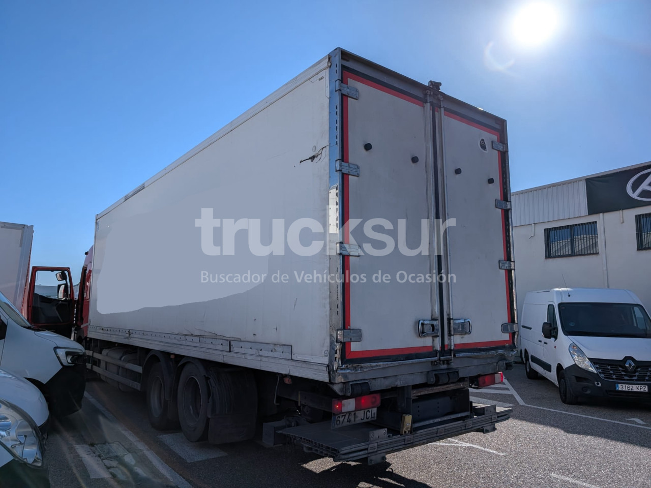 RENAULT T460 SLEEPER CAB - Camião frigorífico: foto 3 RENAULT T460 SLEEPER CAB - Camião frigorífico: foto 3