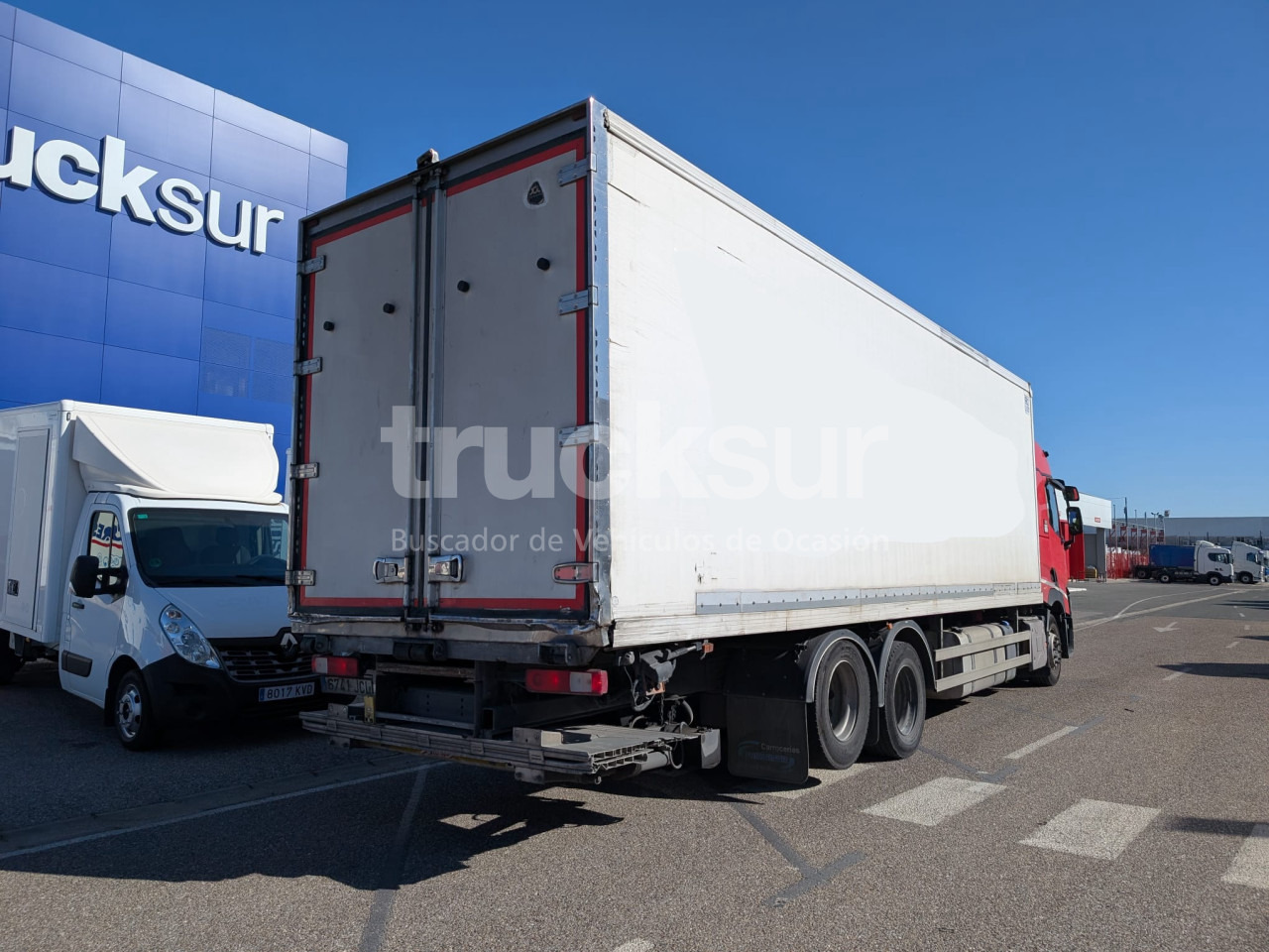 RENAULT T460 SLEEPER CAB - Camião frigorífico: foto 4 RENAULT T460 SLEEPER CAB - Camião frigorífico: foto 4