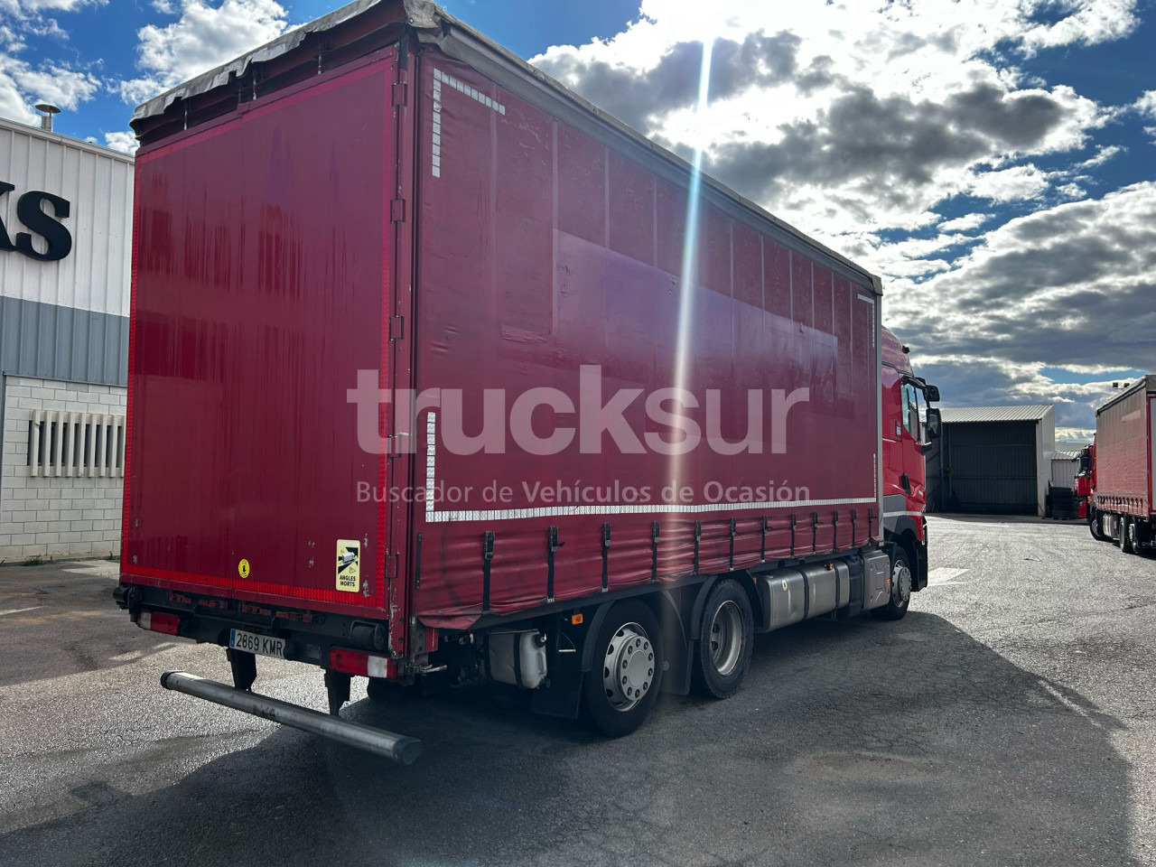 RENAULT T480 HIGH SLEEPER CAB 6X2*4 ejes 6x2*4 - Camião de lona: foto 3 RENAULT T480 HIGH SLEEPER CAB 6X2*4 ejes 6x2*4 - Camião de lona: foto 3