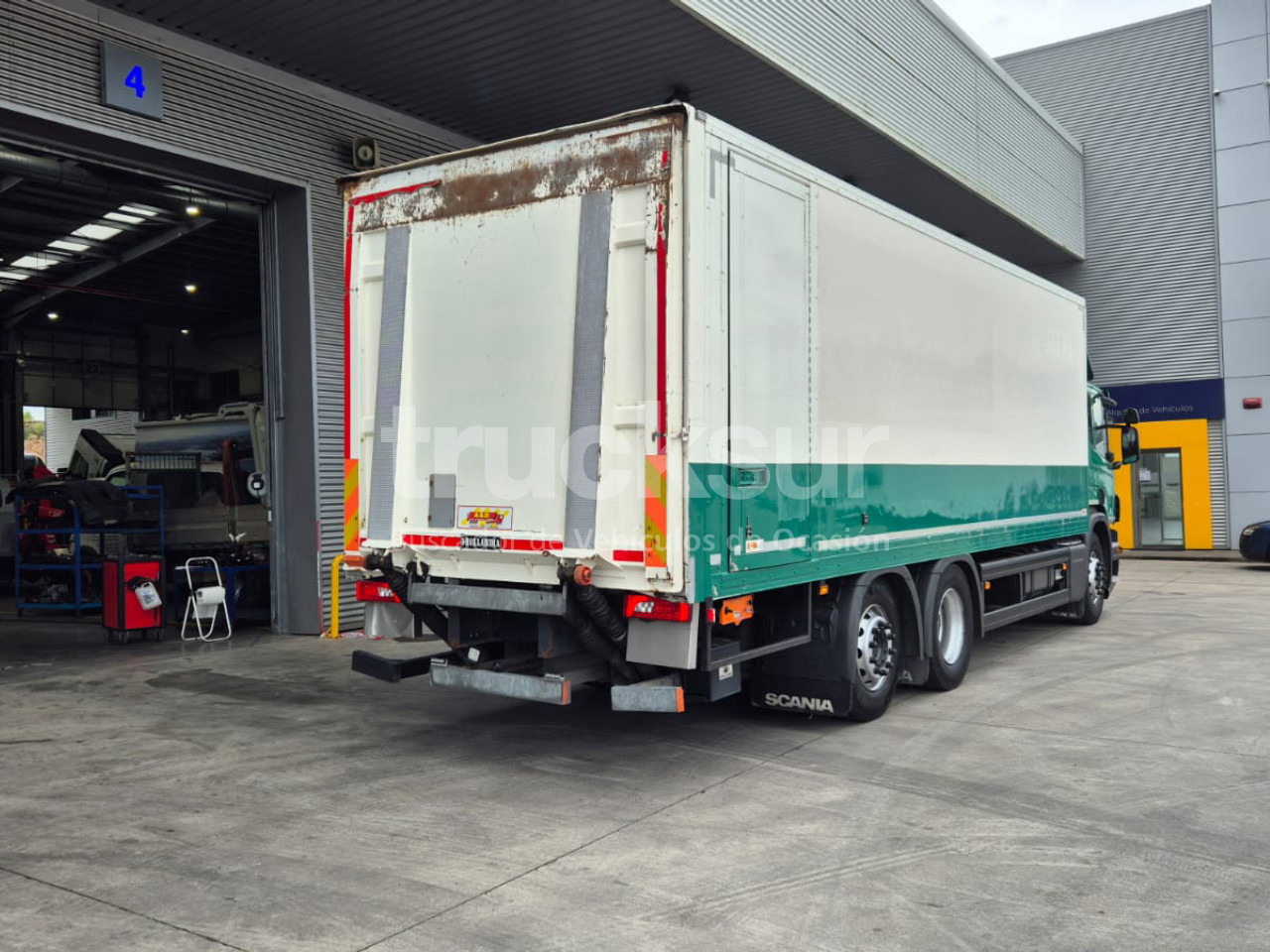 SCANIA P320.26 ejes 6x2*4 - Camião de lona: foto 4 SCANIA P320.26 ejes 6x2*4 - Camião de lona: foto 4