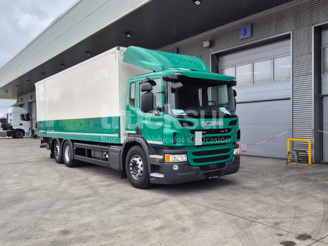 SCANIA P320.26 ejes 6x2*4 - Camião de lona: foto 2 SCANIA P320.26 ejes 6x2*4 - Camião de lona: foto 2