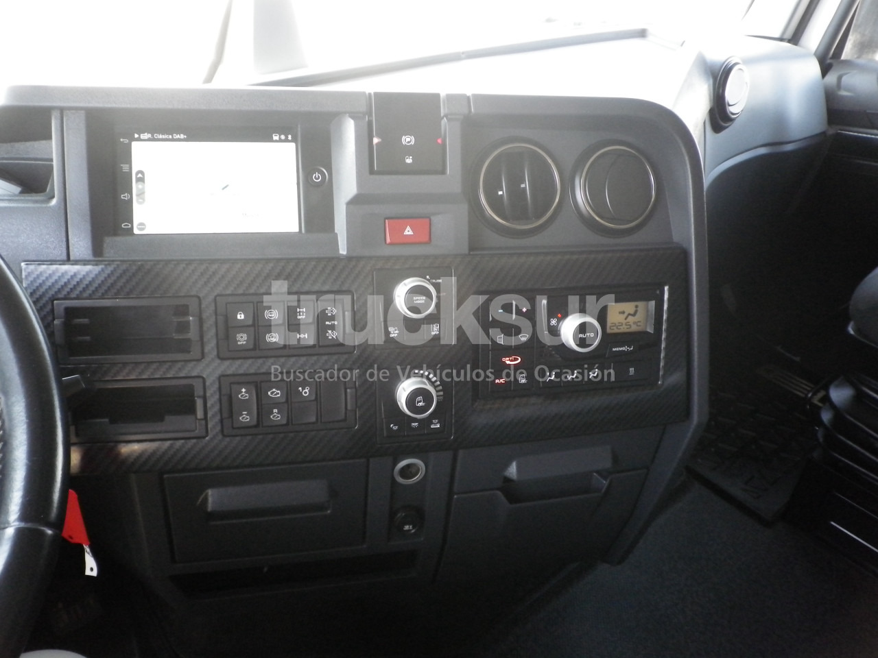 Tractor RENAULT T520 HIGH SLEEPER CAB: foto 10