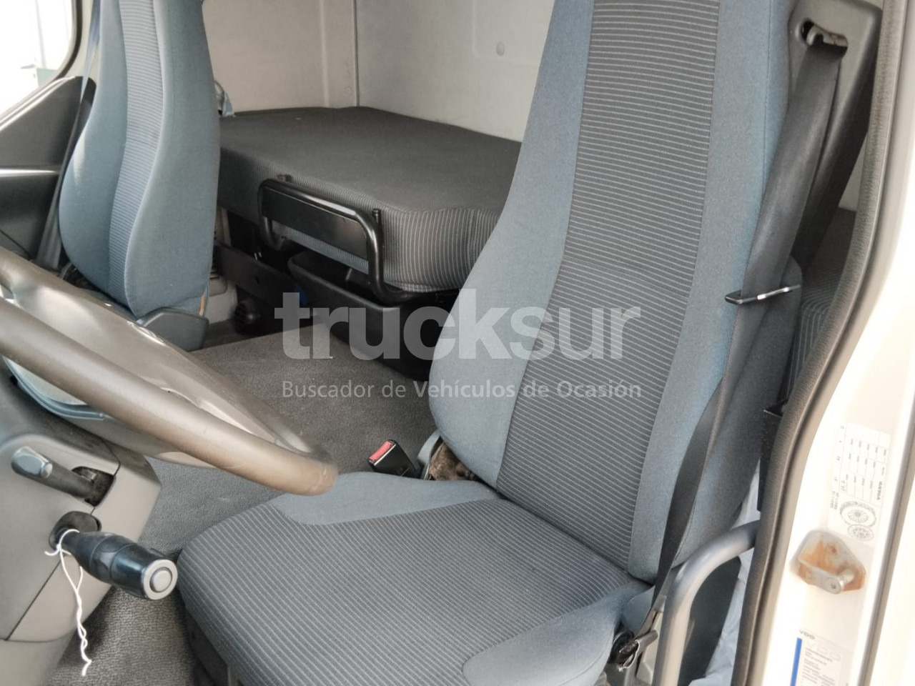 VOLVO FL290 - Camião frigorífico: foto 4 VOLVO FL290 - Camião frigorífico: foto 4